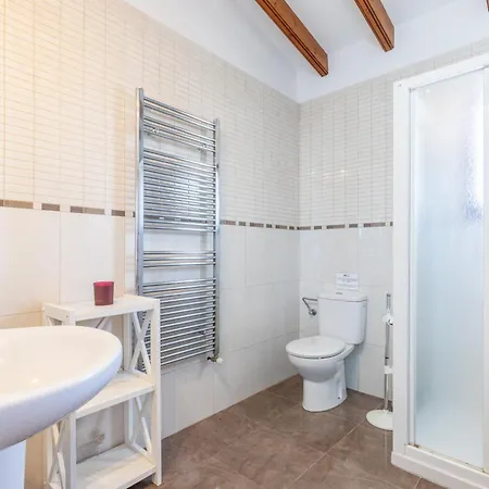 Pia Villa *