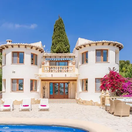 Pia Villa